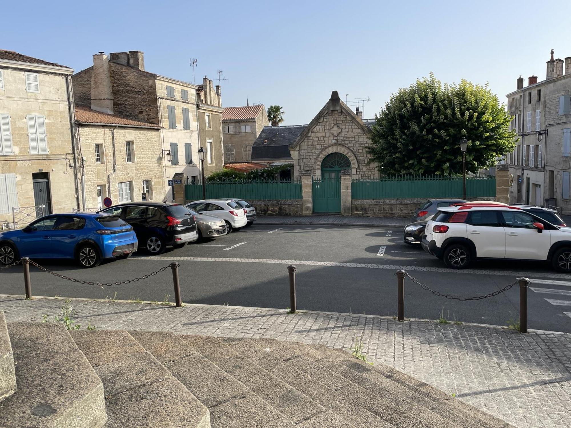 Chez Jean-Yves Et Zoe - Le Saint Andre - Au Calme, Tres Propre, Proche Parkings, Clim Appartement Niort Buitenkant foto
